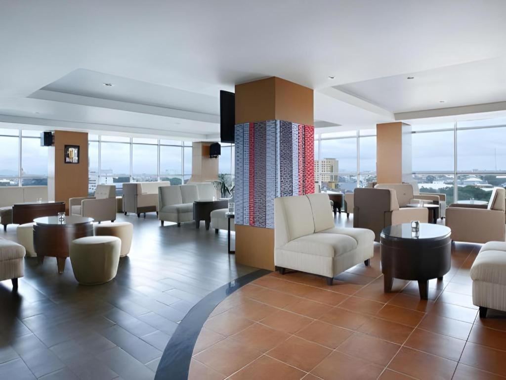 Hotel Santika Makassar Exterior photo