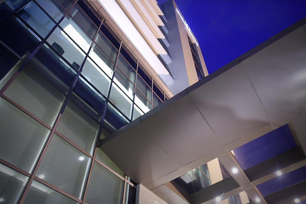 Hotel Santika Makassar Exterior photo